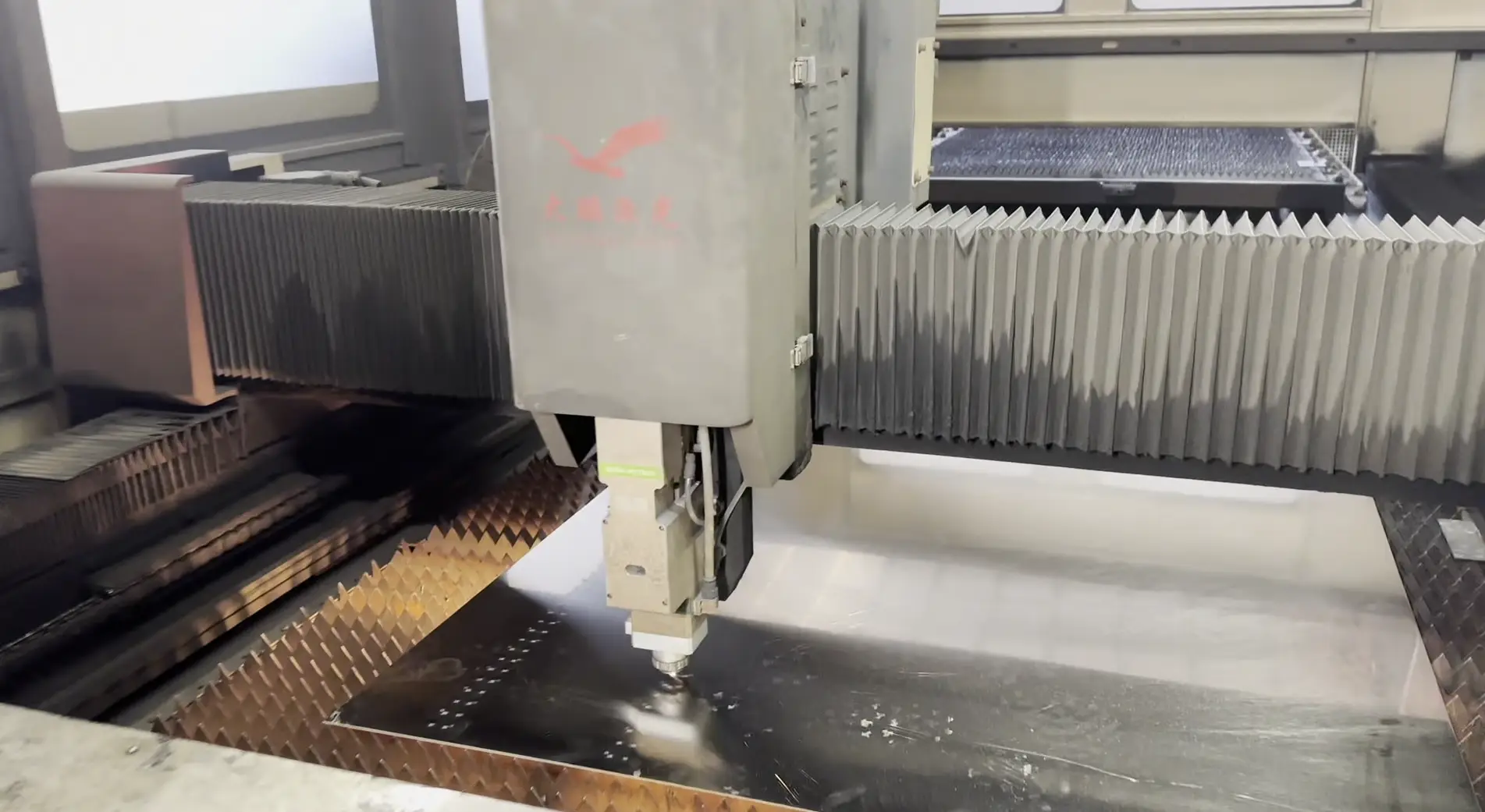 Hersteller von Badezimmerschränken CNC-Schneidemaschinen