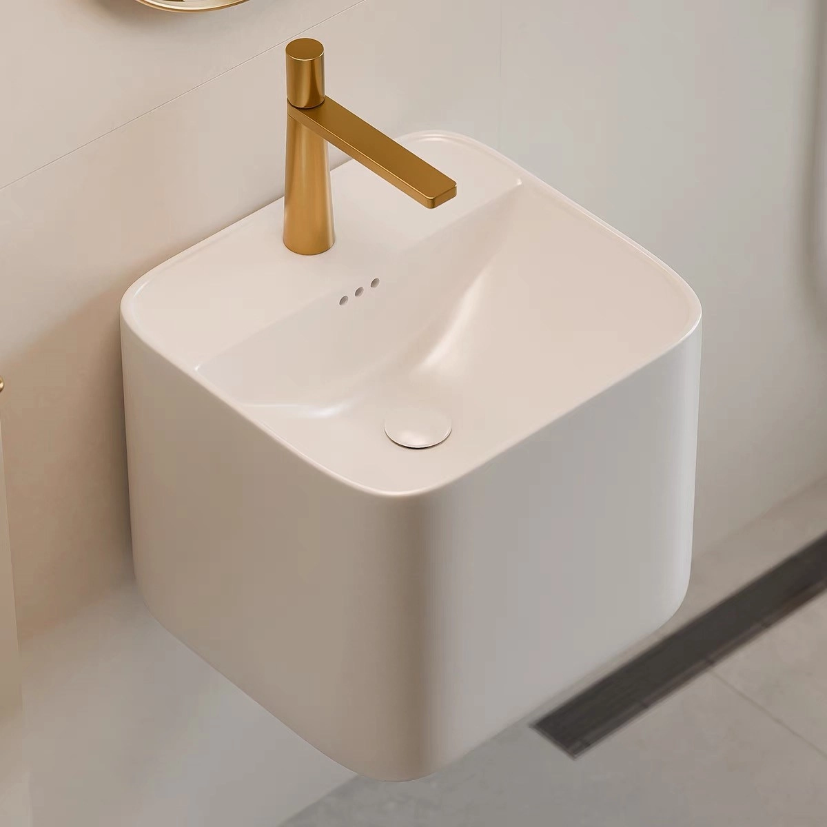 Как сэкономить место в маленькой ванной комнате