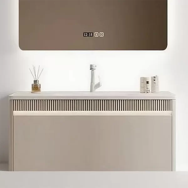 خزانة مخصصة مع إضاءة