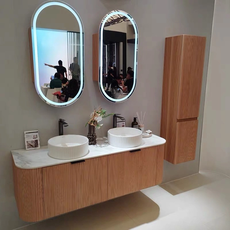 adaptabilidad de la tubería armarios de baño de pie frente a armarios de pared